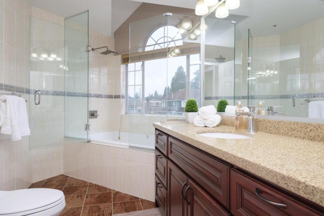 Photo of Bathroom in Oakridge