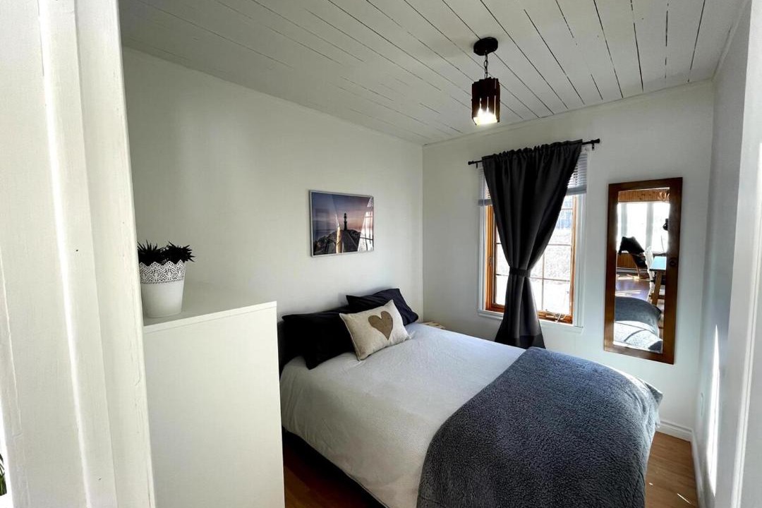 Photo of Bedroom in Le Haut-Richelieu Regional County Municipality