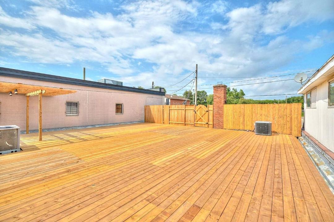 Photo of Patio Balcony in Downtown Niagara Falls
