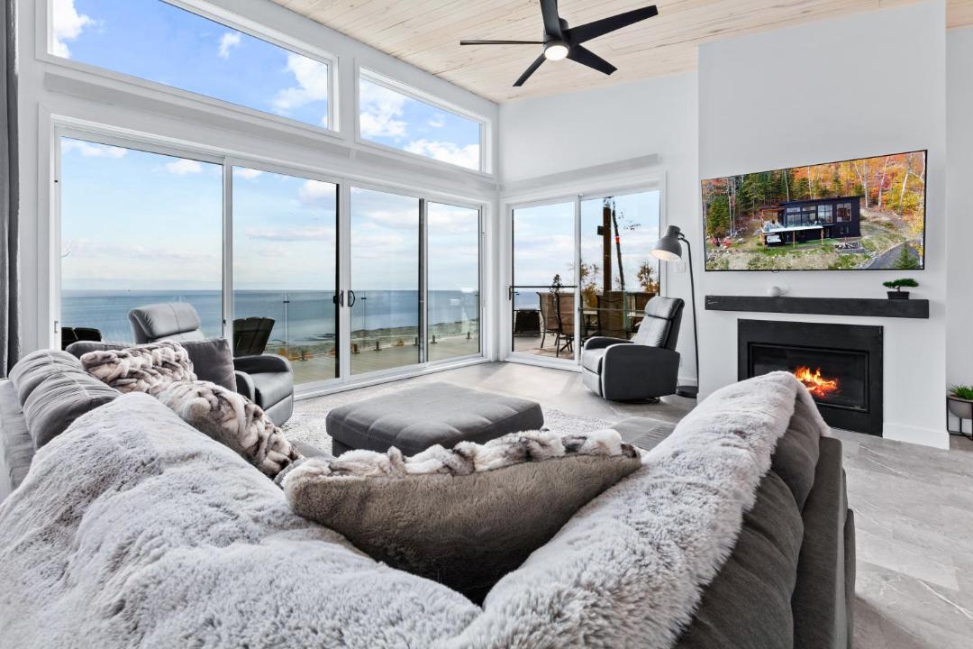 Photo of Livingroom in Petite-Riviere-Saint-Francois
