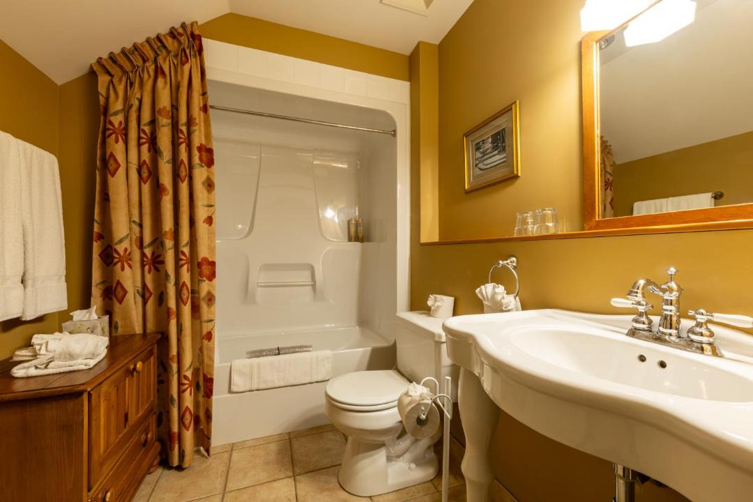 Photo of Bathroom in Golden