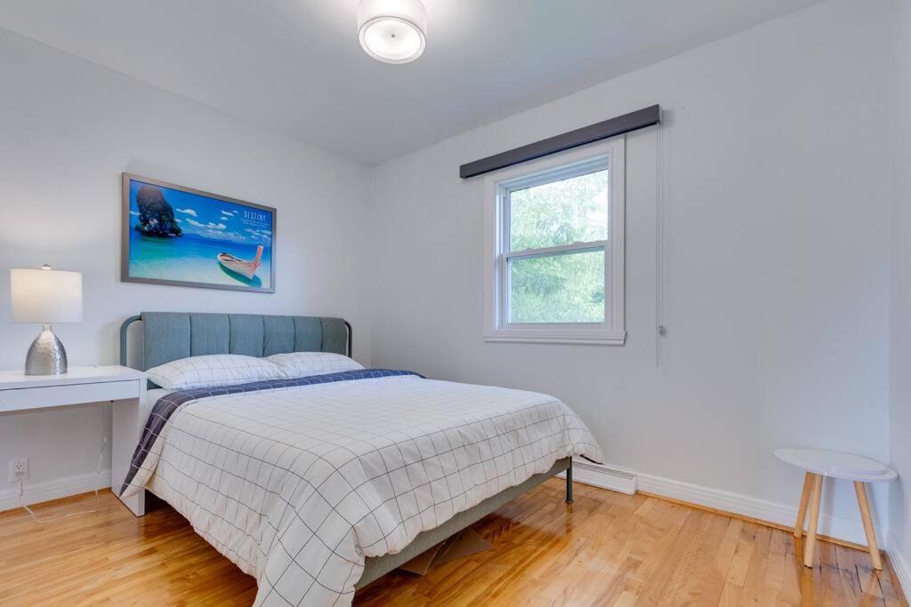 Photo of Bedroom in Longueuil