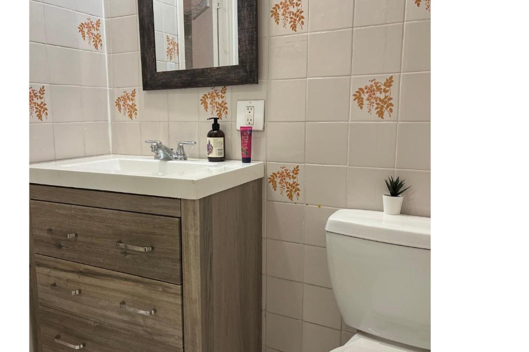 Photo of Bathroom in Cote-Des-Neiges—Notre-Dame-De-Grace