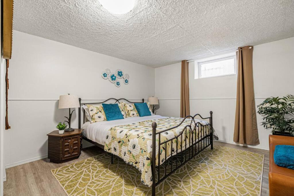 Photo of Bedroom in Forest Lawn