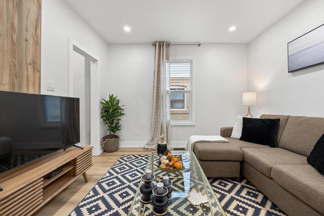 Photo of Livingroom in Woodbine Heights