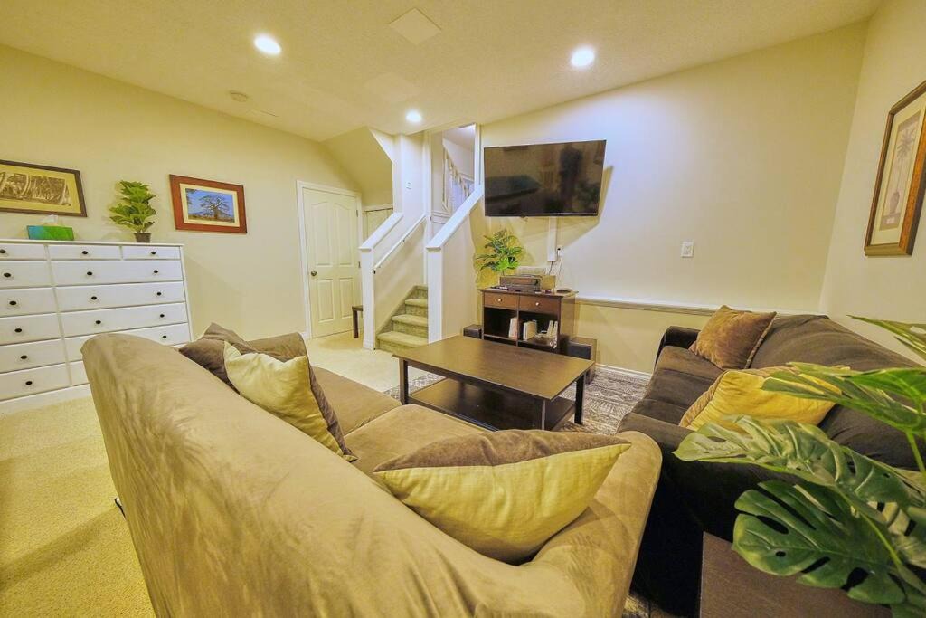 Photo of Livingroom in Arbour Lake