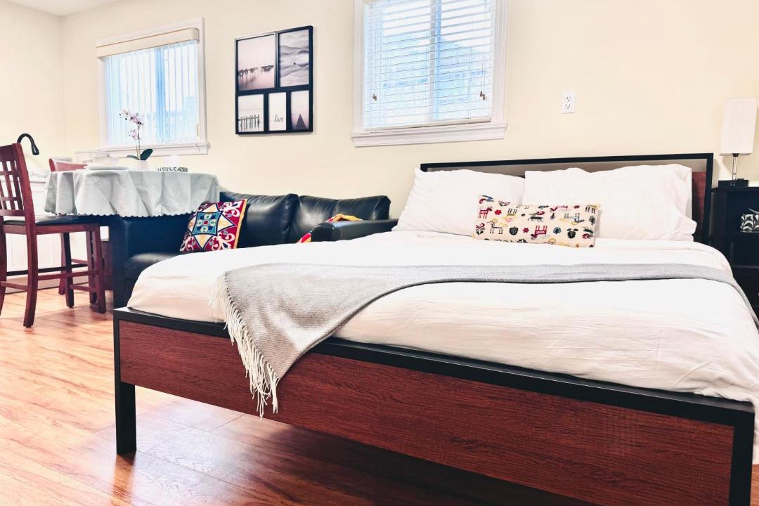 Photo of Bedroom in Renfrew-Collingwood