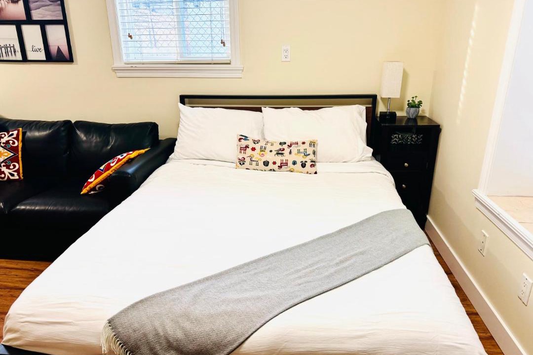 Photo of Bedroom in Renfrew-Collingwood