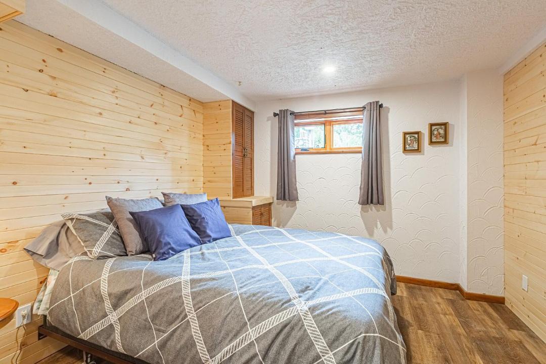 Photo of Bedroom in Sainte-Marguerite-du-Lac-Masson