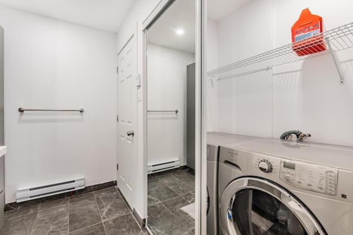 Photo of Bathroom in La Petite-Patrie