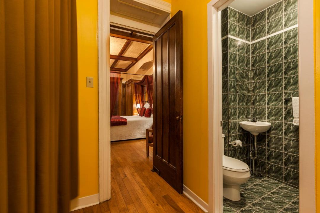 Photo of Bathroom in Quartier des Spectacles