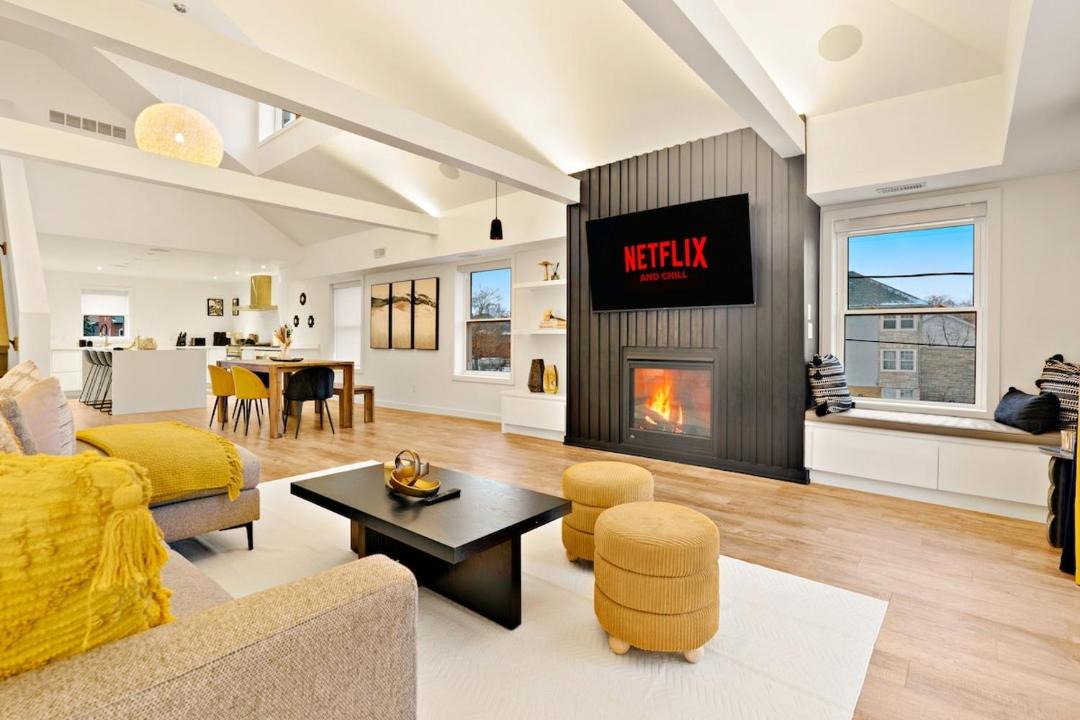 Photo of Livingroom in Downtown