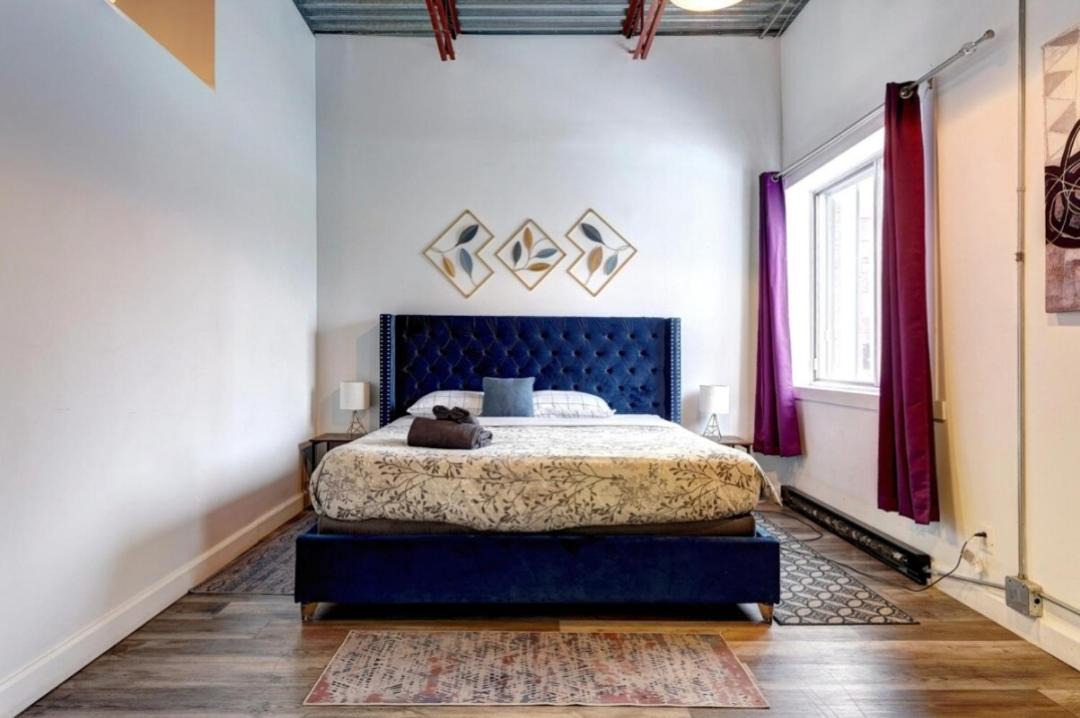 Photo of Bedroom in La Petite-Patrie