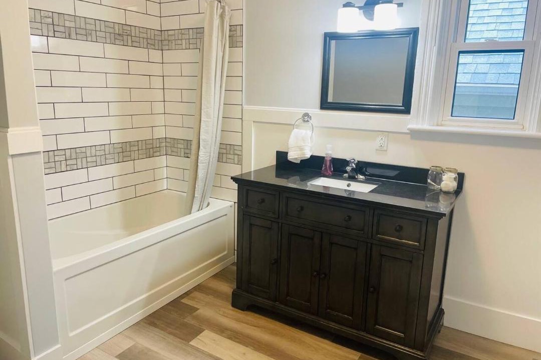 Photo of Bathroom in Queens Square