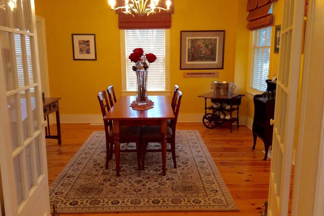 Photo of Livingroom in Old Town Historic District