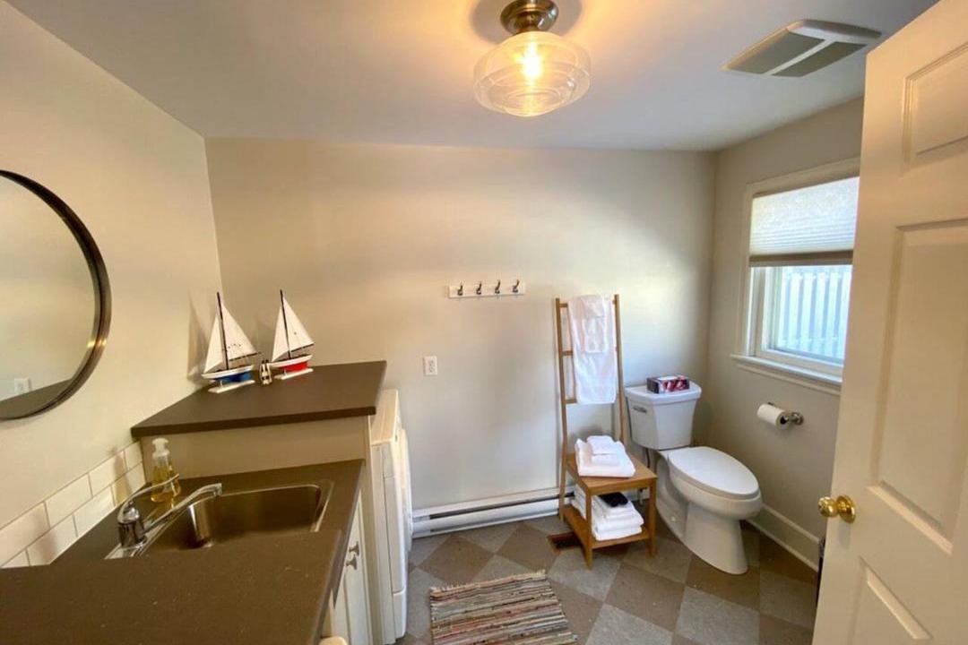 Photo of Bathroom in Queens Square