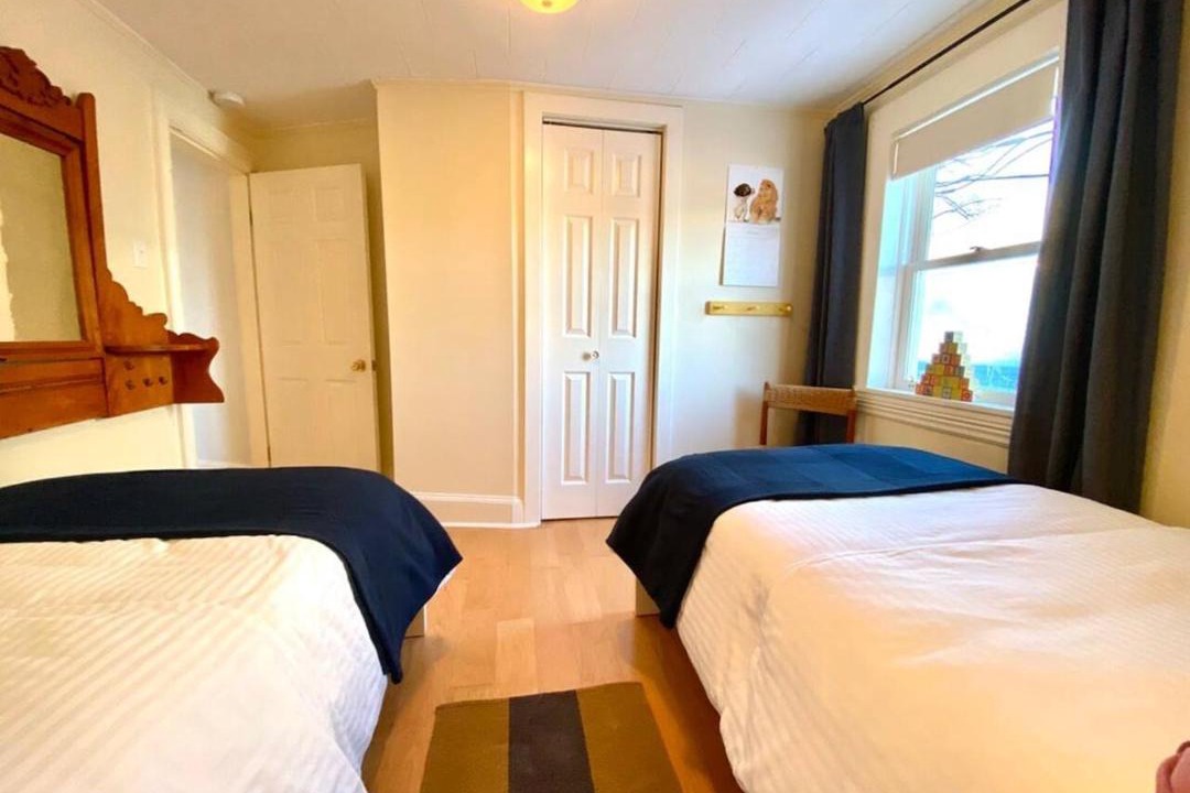 Photo of Bedroom in Queens Square