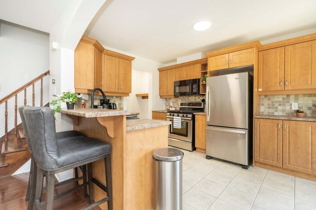 Photo of Kitchen in Stittsville - Basswood