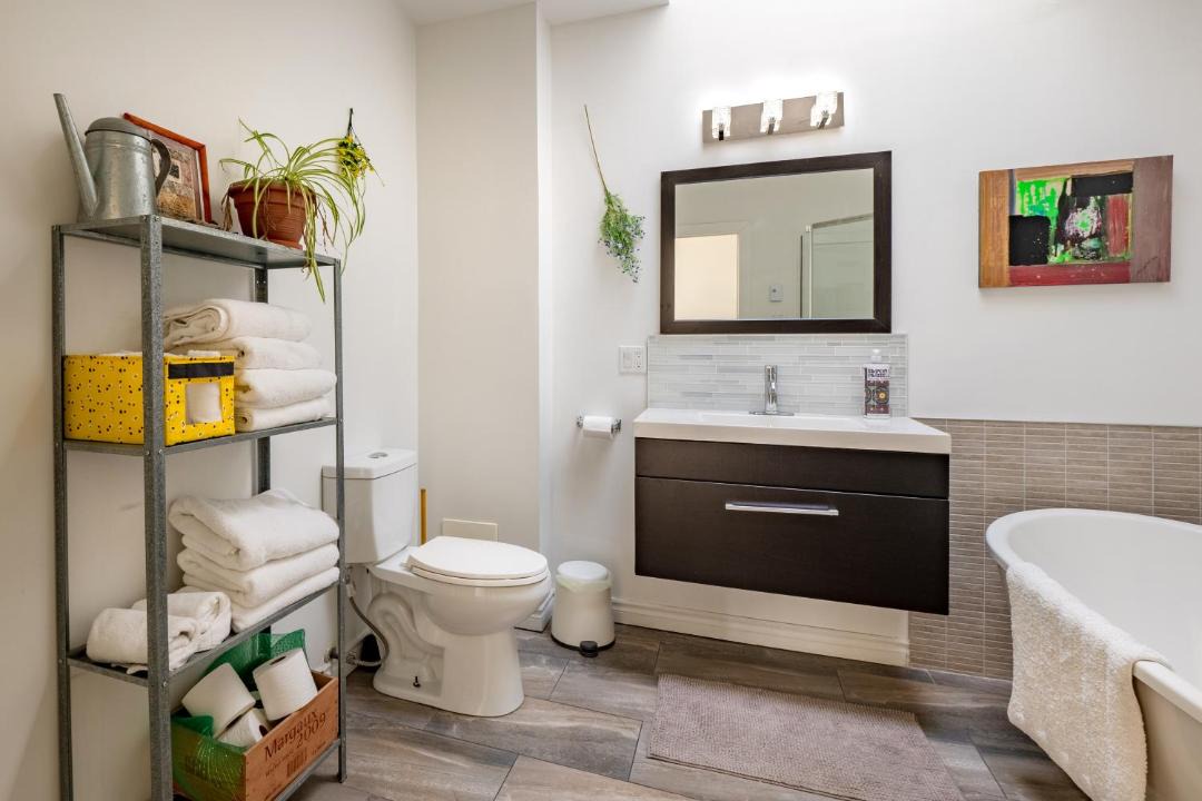 Photo of Bathroom in De Lorimier