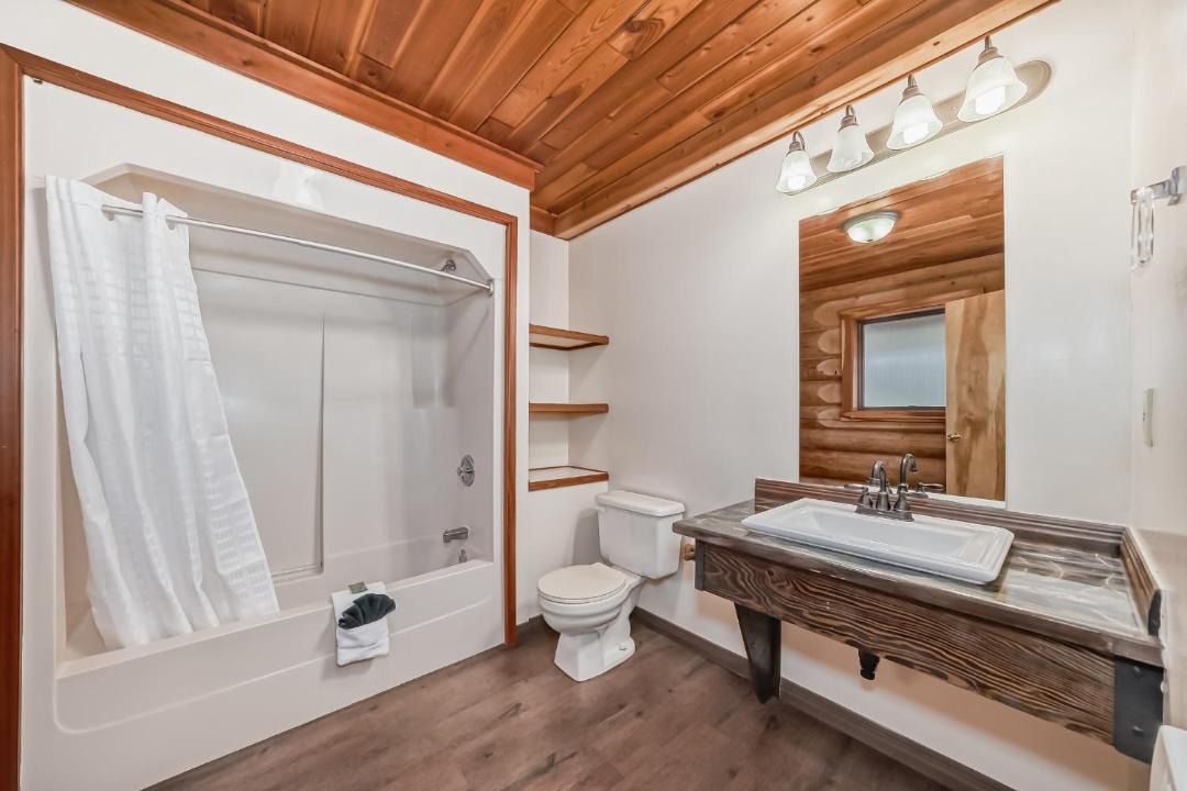 Photo of Bathroom in Valemount