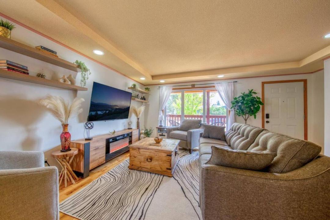 Photo of Livingroom in East Kootenay