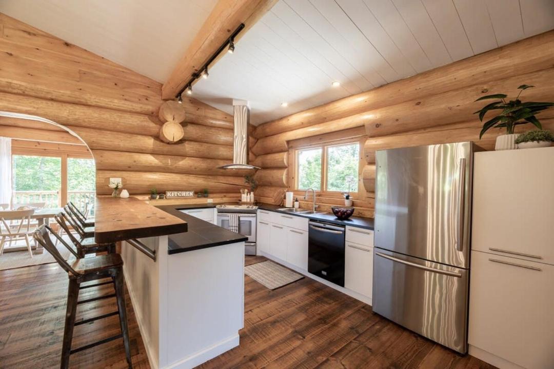 Photo of Kitchen in Val-des-Lacs