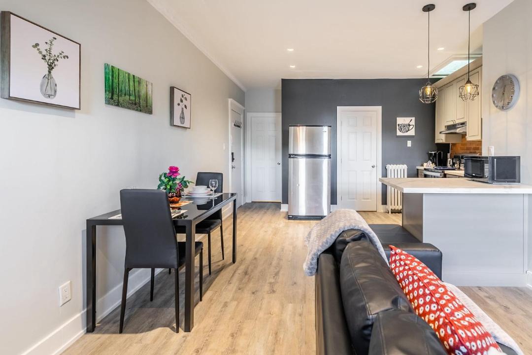 Photo of Livingroom in Central Hamilton