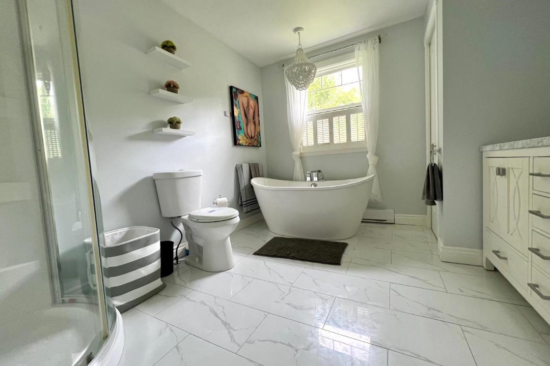 Photo of Bathroom in Front of Yonge