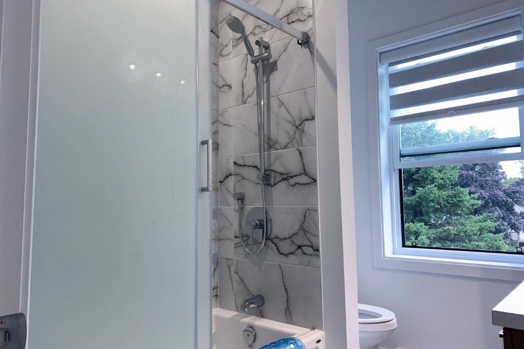 Photo of Bathroom in Longueuil
