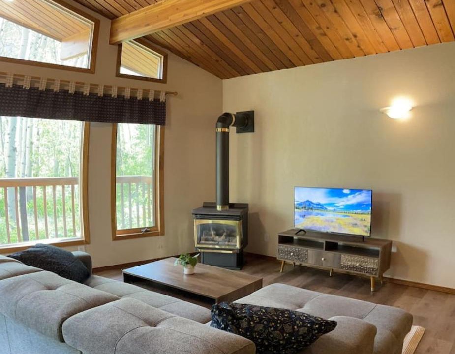 Photo of Livingroom in Crowsnest Pass