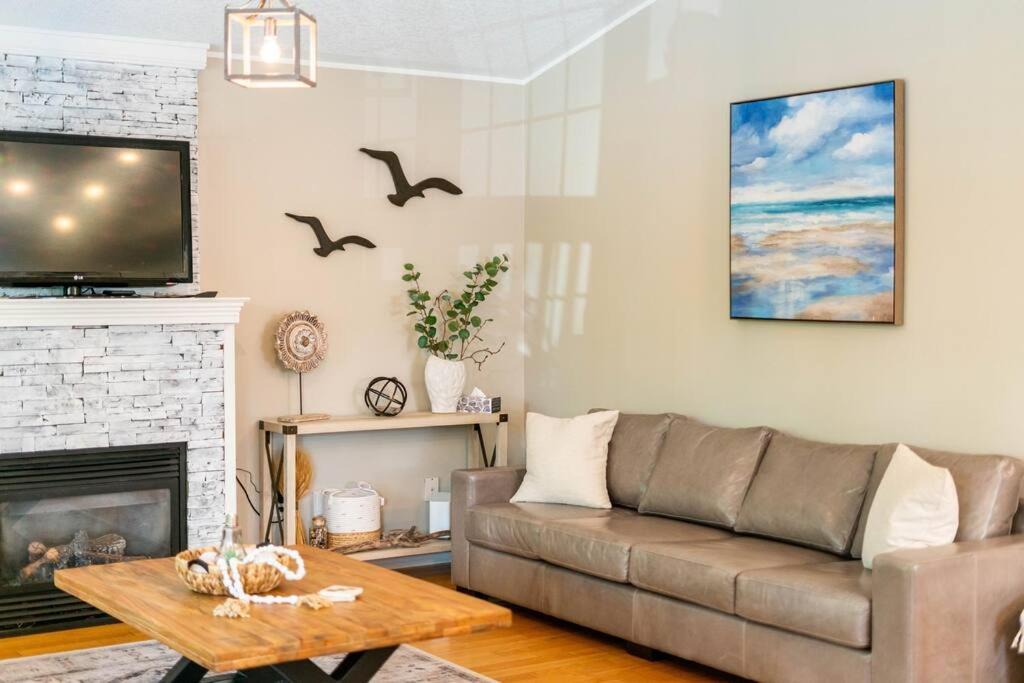Photo of Livingroom in Wasaga Beach