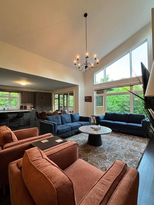 Photo of Livingroom in Lake of Bays