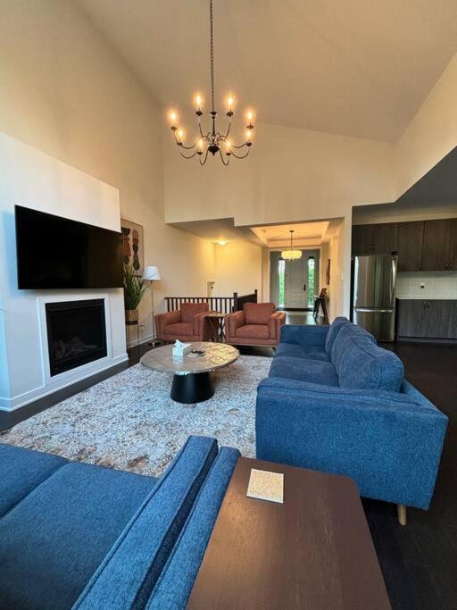 Photo of Livingroom in Lake of Bays