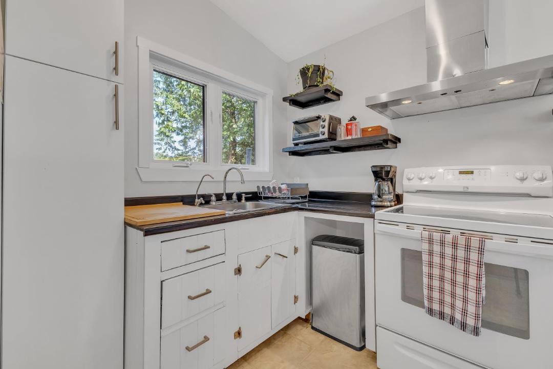 Photo of Kitchen in Duhamel