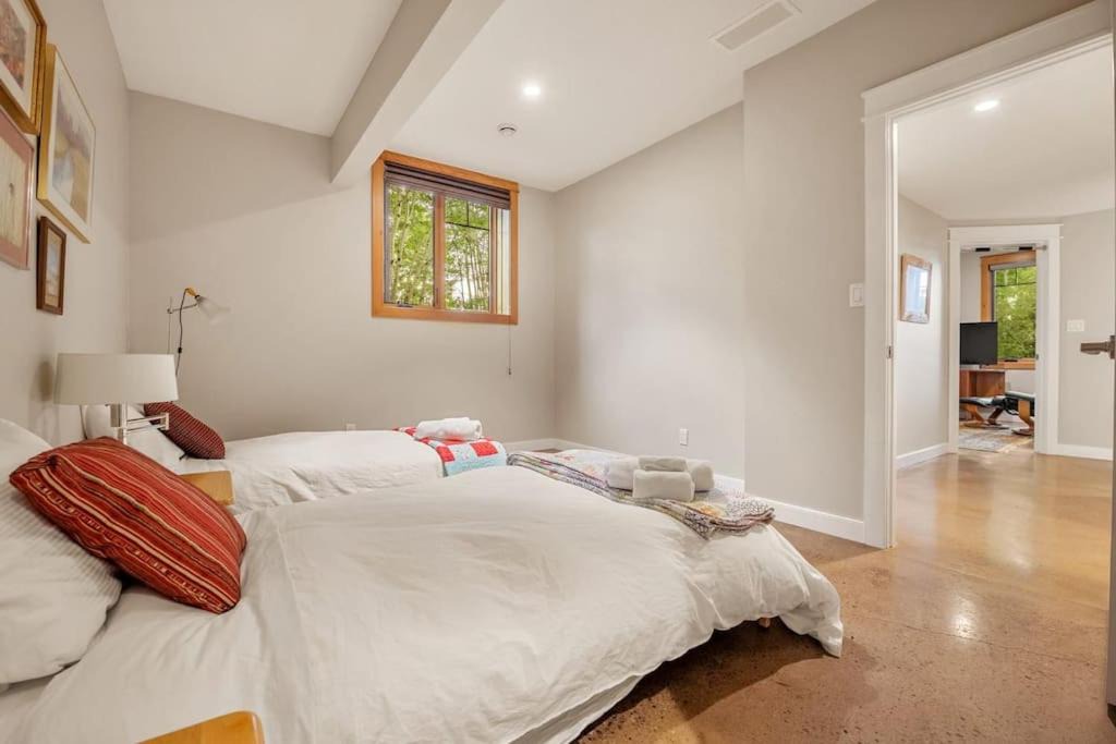 Photo of Bedroom in Springbank