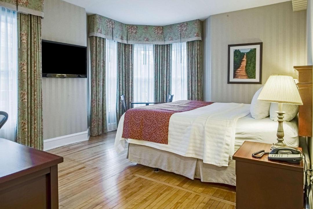 Photo of Bedroom in Queens Square