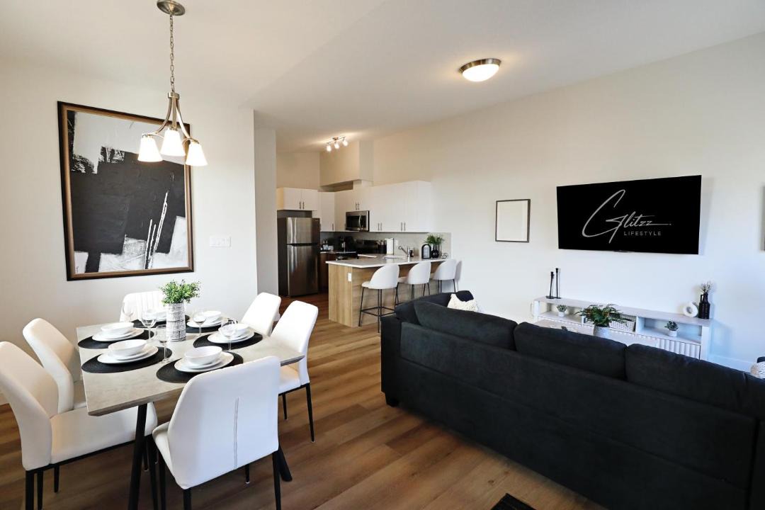 Photo of Livingroom in North Central Edmonton