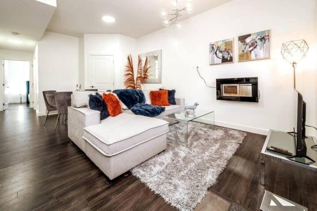 Photo of Livingroom in Jasper Place