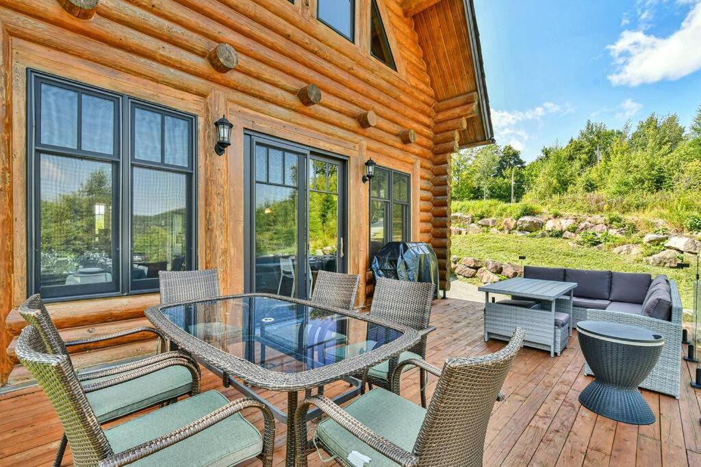 Photo of Patio Balcony in Saint-Faustin-Lac-Carre
