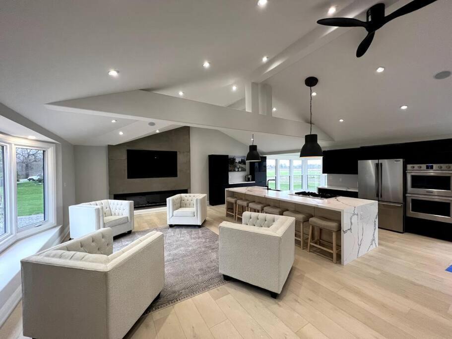 Photo of Livingroom in Jordan Station