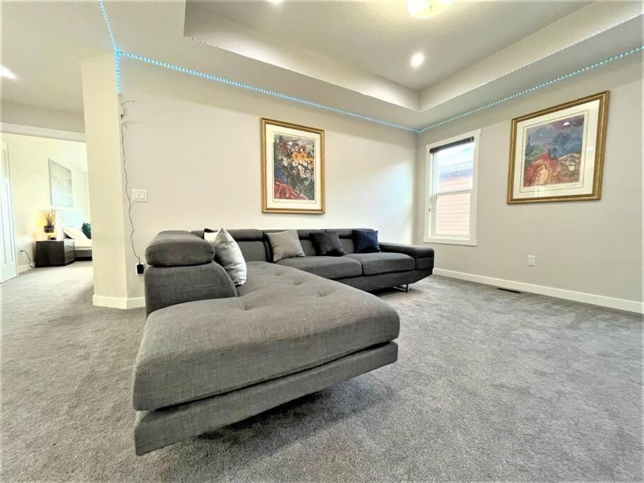 Photo of Livingroom in Southeast Calgary