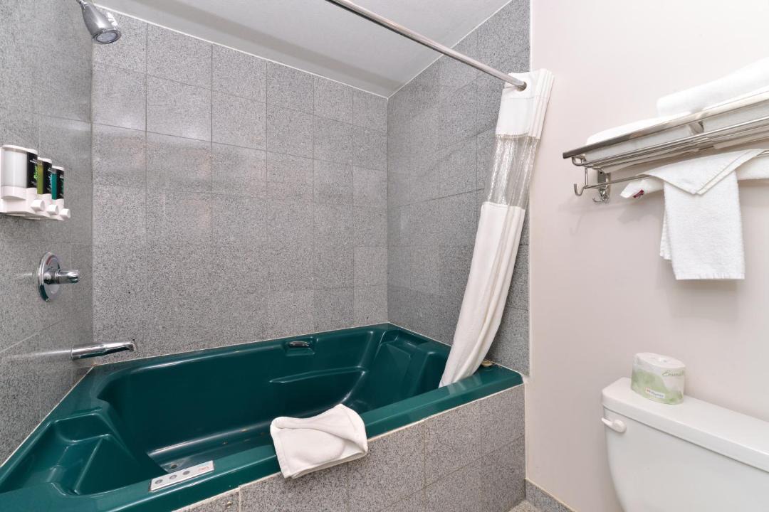 Photo of Bathroom in Valemount