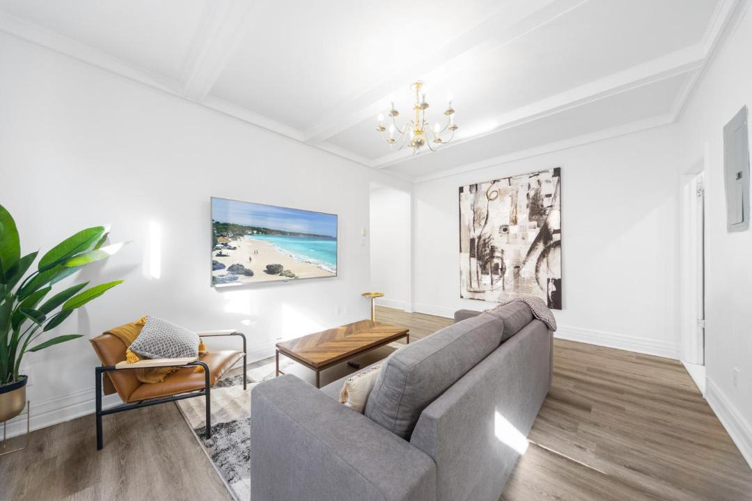 Photo of Livingroom in Cote-Des-Neiges—Notre-Dame-De-Grace