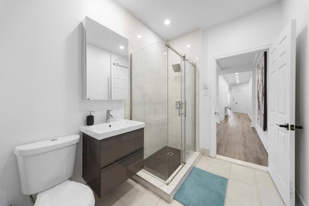 Photo of Bathroom in Cote-Des-Neiges—Notre-Dame-De-Grace