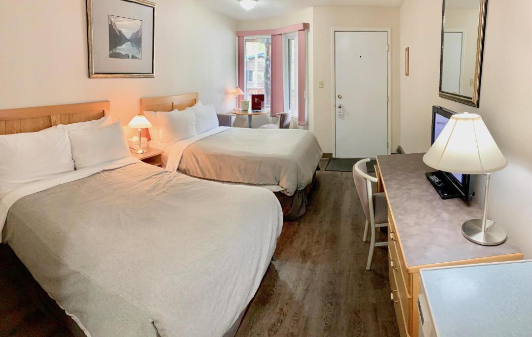 Photo of Bedroom in Sunwapta Falls