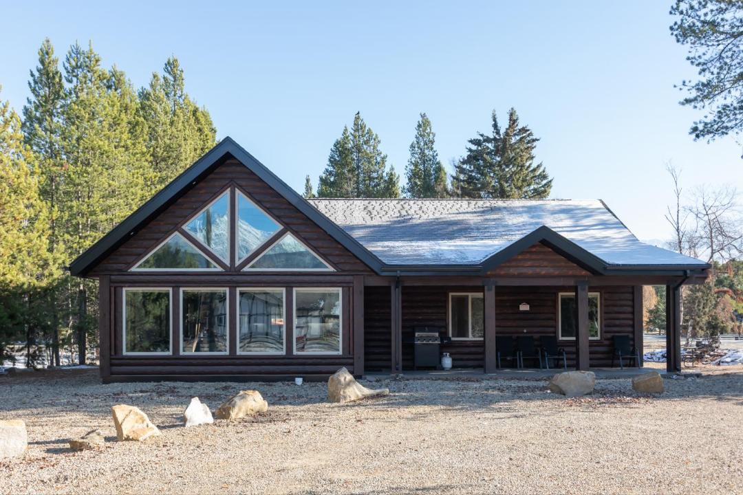 Photo of Buildings in Valemount