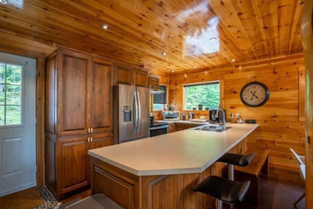 Photo of Kitchen in Val-des-Lacs