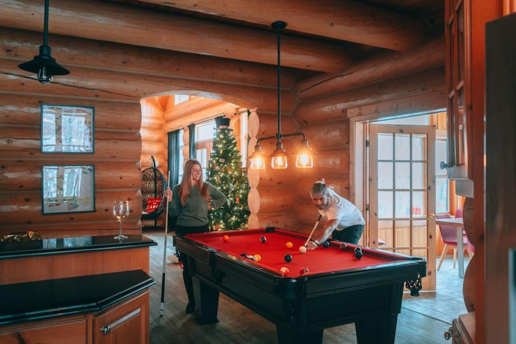 Photo of Livingroom in Fiddler Lake Resort