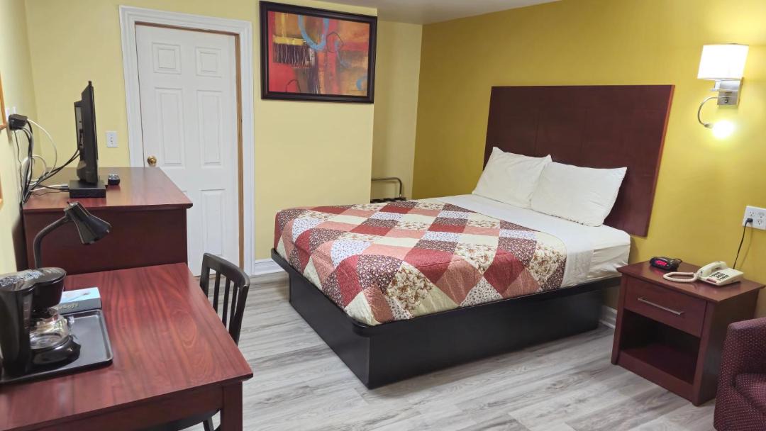 Photo of Bedroom in Laurentian Hills