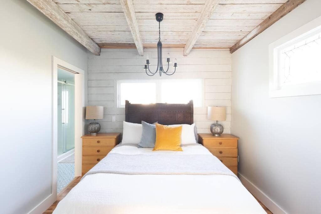 Photo of Bedroom in Indian Harbour
